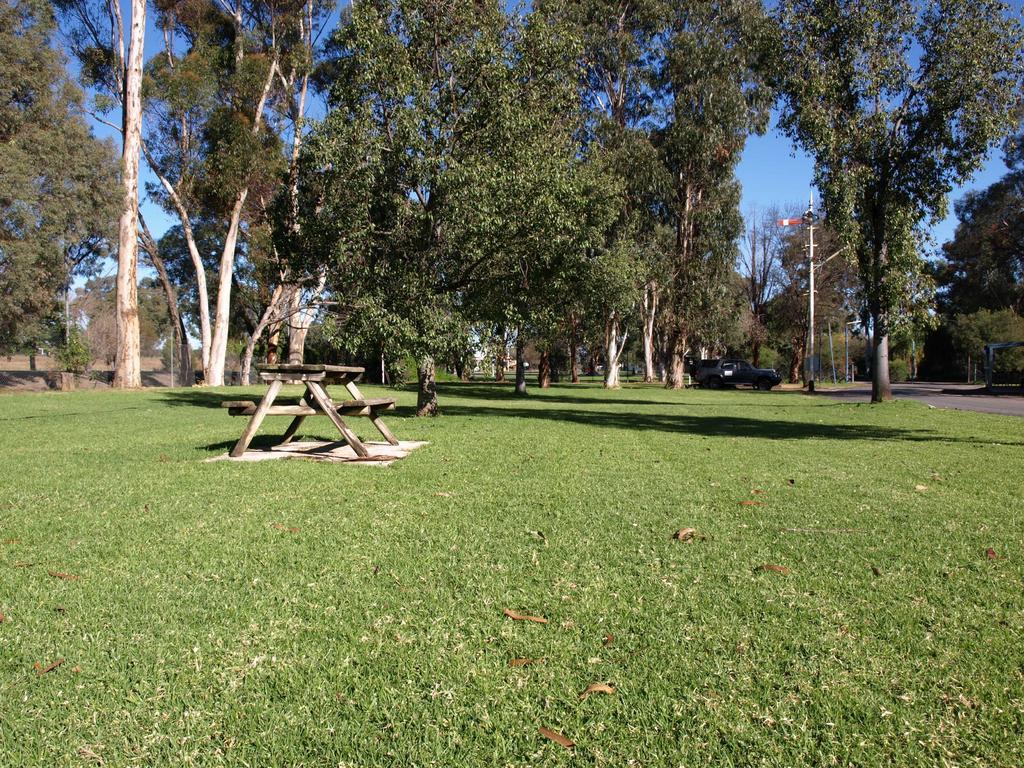 Cowra Holiday Park Luaran gambar